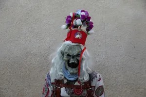 Traditional Spanish Costumes Drucke: A believer dressed as a diablo (devil), poses during the Endiablada festival in