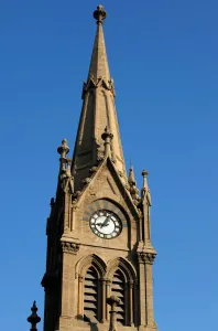 Zeit Drucke: Ein allgemeiner Blick auf den stillstehenden Uhrwerk an der Merewether-Turm aus britischer Kolonialzeit