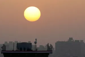 Drucke von Die Sonne aufgeht in Kairo Ägypten am 01. Juni 2019 Reuters/ Mohamed Abd El Ghany Ägypten Drucke: Die Sonne steigt in Kairo