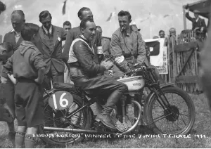 Stanley Woods aus Norton gewann den Senioren-TT im Jahr 1933