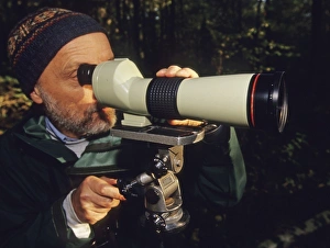Nature Photography In England Drucke: Birder looking through scope Kent