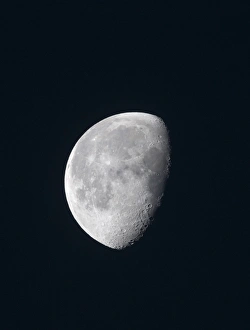 Lunar Landscape Drucke: The Moon