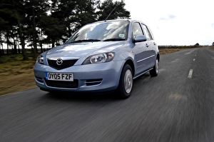 Classic Car Museum UK Drucke: 2005 Mazda 2 1. 4D