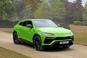 Luxury SUV Photos Drucke: Lamborghini Urus	2022	Green	light