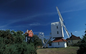 Suffolk England Scenery Drucke: The House in the Clouds, converted water tower