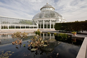 Botanical Garden Pictures Drucke: Pool and conservatory at botanical gardens