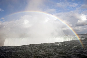 Canadian Nature Scene Drucke: Rainbow forming in spray over waterfall