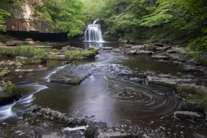 North Yorkshire Countryside Drucke: View of waterfall and river, Cauldron Falls