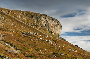 Arctic Nature Images Drucke: View of cliffs at summit of fell