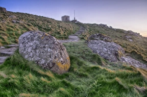 English Coastline Views Drucke: View of coastal pathway to watchtower, Sennen Cove, Sennen, Cornwall, England, May