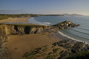 Pembrokeshire Coastline Drucke: View of coastline with beach and cliffs, St. Davids Head, Pembrokeshire, Wales, May
