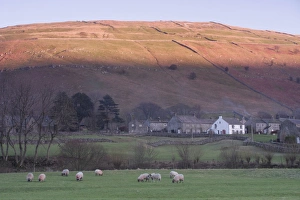River Landscape Photography UK Drucke: View of evening light on hill summit