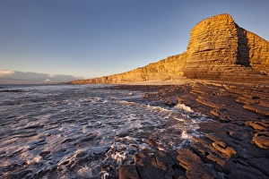 Welsh Coastline Photography Drucke: View of limestone cliffs in evening sunlight