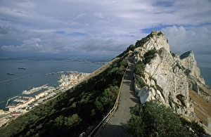 Rock Of Gibraltar Images Drucke: View of monolithic limestone promontory, Rock of Gibraltar, Gibraltar