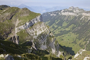 Western European Countryside Scenes Drucke: View of mountain valley landscape, Gemmenalphorn, Bernese Oberland, Switzerland, August