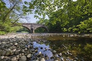 Bilder Datiert 2014: Blick auf Fluss und Brücke