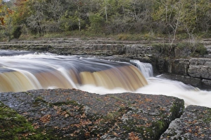 Limestone Rock Formations Europe Drucke: View of river flowing over limestone rocks