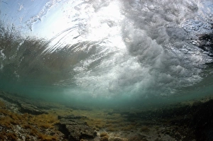 Dorset Coastline Images Drucke: Wave breaking on shallow ledge