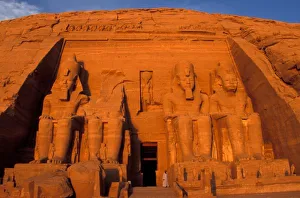 Egypt Landmarks Drucke: AF, Egypt, Abu Simbel. Facade at sunset, Great Temple of Ramessess II