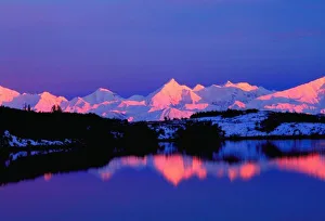 Alaskan Wilderness Photos Drucke: The Alaskan Range is adjacent to Mt