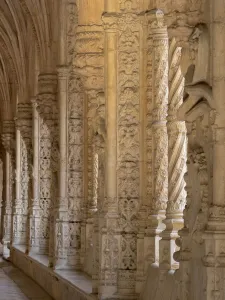 Das zwei-geschossige Kloster des Mosteiro dos Jeronimos