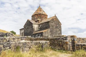 Armenei, Seevahnk. Die Kirche von Surp Arakelot im Komplex des Klosters Sevanavank am See