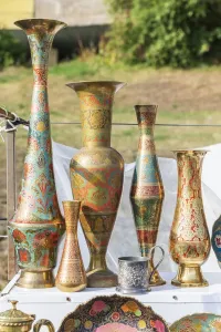 Drucke von Armenia, Sevan. Souvenirschüsseln am Markt nahe dem Klosterse vanavank auf Seen Asien Drucke: Armenia, Sewan. Souvenirschalen im Markt nahe dem Kloster der Heiligen Maria Himmelfahrt am See von Armeenien