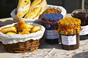 French Country Cuisine Drucke: Basket with croissants