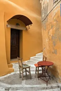 Chania Crete Greece Drucke: Sidewalk table