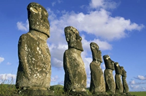 Easter Island Tourism Drucke: Chile, Easter Island, Rapa Nui, Ahu Akivi Ceremonial Site, Moai stone heads