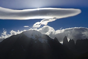 Dramatic Mountain Clouds Drucke: Dramatic clouds over Torres del Paine, Torres del Paine National Park, Patagonia, Chile