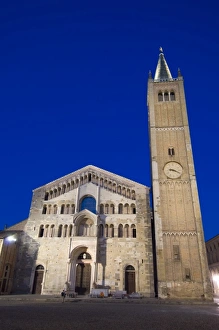 Parma Italy Drucke: Duomo (Cathedral) at dusk, Parma, Emilia-Romagna, Italy