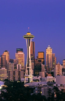 Seattle Skyline At Dusk Drucke: Dusk on the Seattle skyline