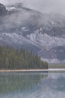 Cloudy Mountain Reflections Drucke: 02