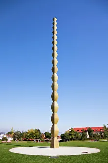 Bilder datiert: Die endlose Säule von Constantin Brancusi in Targu-Jiu, 1938