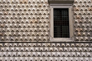 Walter Bibikow Photography Italy Drucke: Italy, Emilia, Romagna, Ferrara. Palazzo dei Diamanti, diamond boss detail