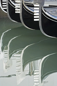 Travel Destination In Europe Drucke: Italy, Venice. Gondolas and reflecctions