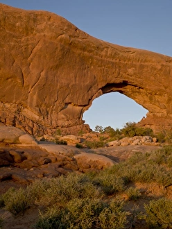 Utah National Park Drucke: Late light into twilight, Window Arch, Arches National Park, Utah