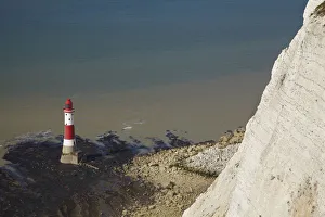 Chalk Cliff Formation UK Drucke: Lighthouse and White Cliffs, Beachy Head, East Sussex, England, United Kingdom