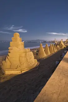 Mexiko, Puerto Vallarta. Urlaubssandreliefs entlang des Malecóns