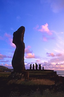 Michael Defreitas Photography Drucke: Moia, Easter Island, Chile