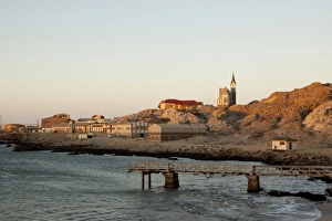Luderitz Namibia Drucke: Namibia, Luderitz. View of the city at sunset