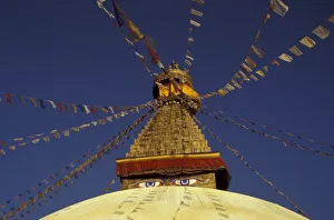 Kathmandu City Landmarks Drucke: Nepal, Kathmandu. Under prayer flags, watchful eyes of Buddha gaze from Bodhnath Stupa, c