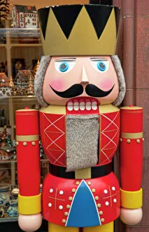 Frankfurt Old Town Drucke: Nutcracker outside store in Old Town, Frankfurt, Germany