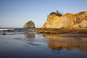 Oregon Coast Scenic Views Drucke: OR, Cape Kiwanda and Haystack Rock