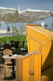 Outdoor Dining In Europe Drucke: ouside restaurant, warnemunde