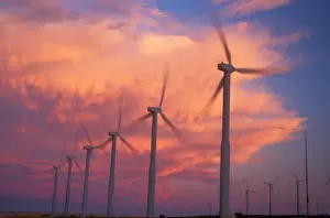 Wind Power Generation Drucke: Power generating windmills at the Stateline Wind Project with a bright cloud behind