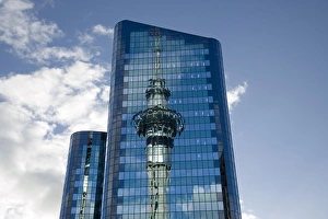 New Zealand Architecture Drucke: Reflection of Skytower in Office Building, Auckland, North Island, New Zealand