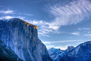 Yosemite Landscape Photography Drucke: Sun rises. First light on top of El Capitan. Yosemite, California, US