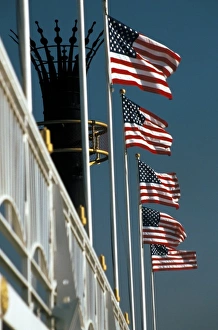 US National Symbols Drucke: USA. American flags and smoke stack
